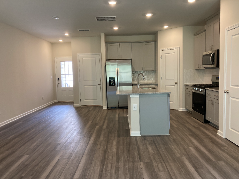 354 Timberland Ave - Photo 5 of 20