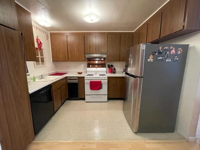 325 Lincoln Ave #1 - Photo 3 of 16