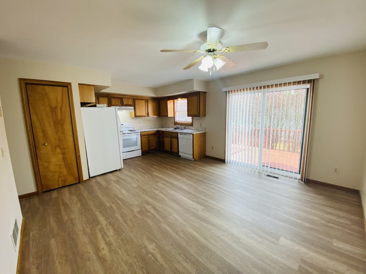 7491 Shisler St Ne #7491 - Photo 3 of 18