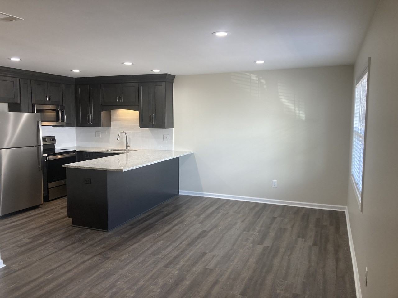 2701 37th St #3 - Photo 3 of 10