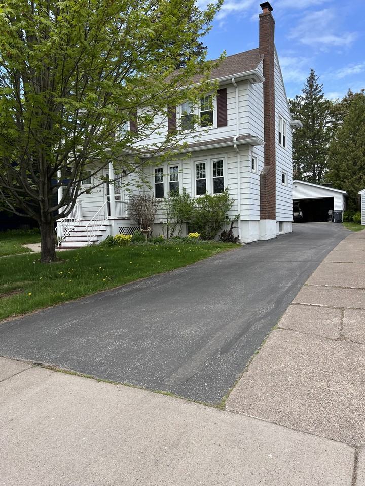 233 W Kent Rd #NA - Photo 2 of 24