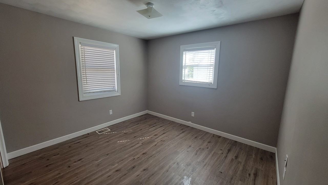 737 Ray St #NA - Photo 3 of 12