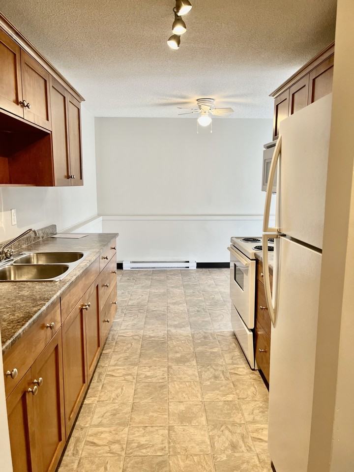 1955 Pacific Court - Photo 3 of 11