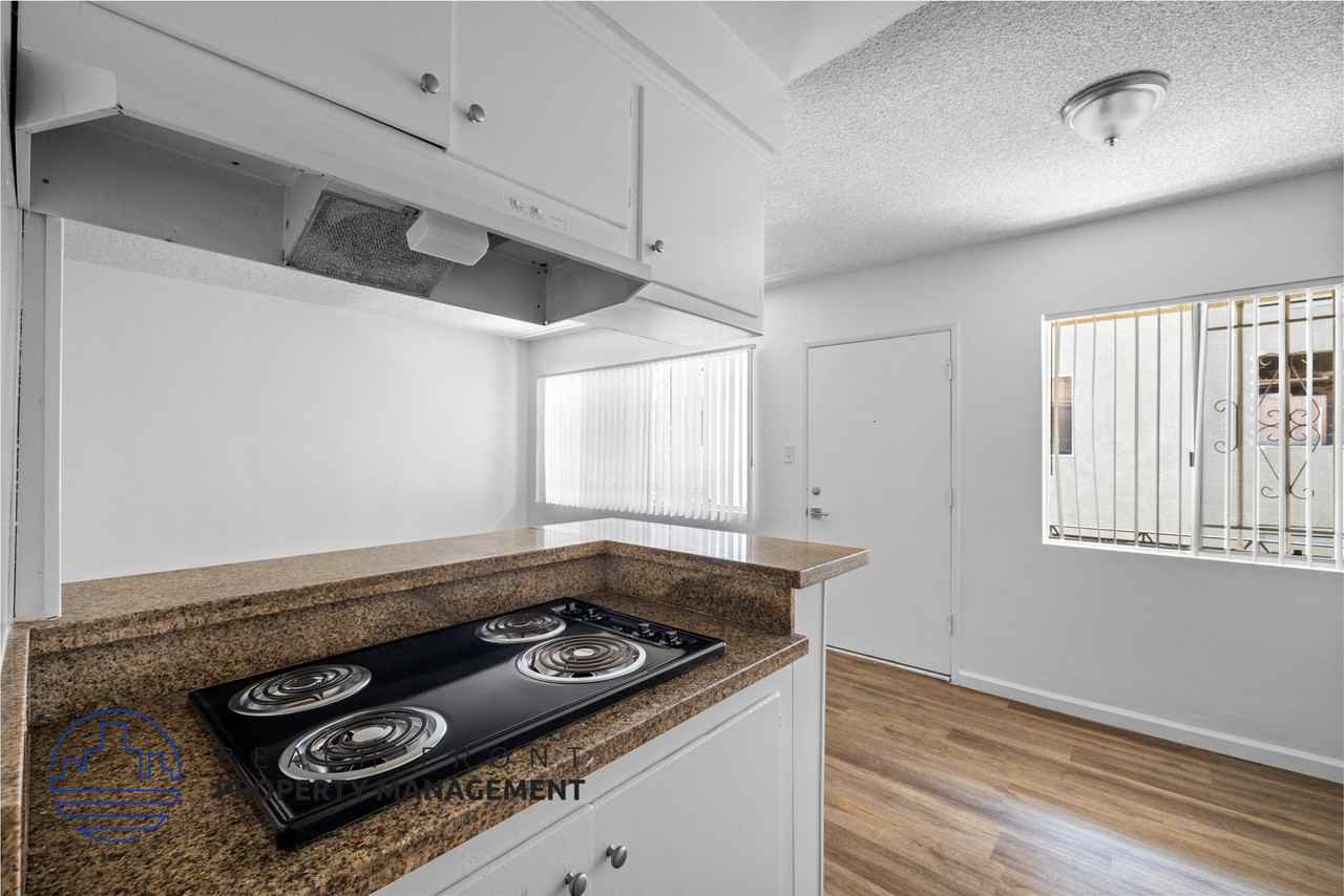 768 Gaviota Ave. - Photo 3 of 23