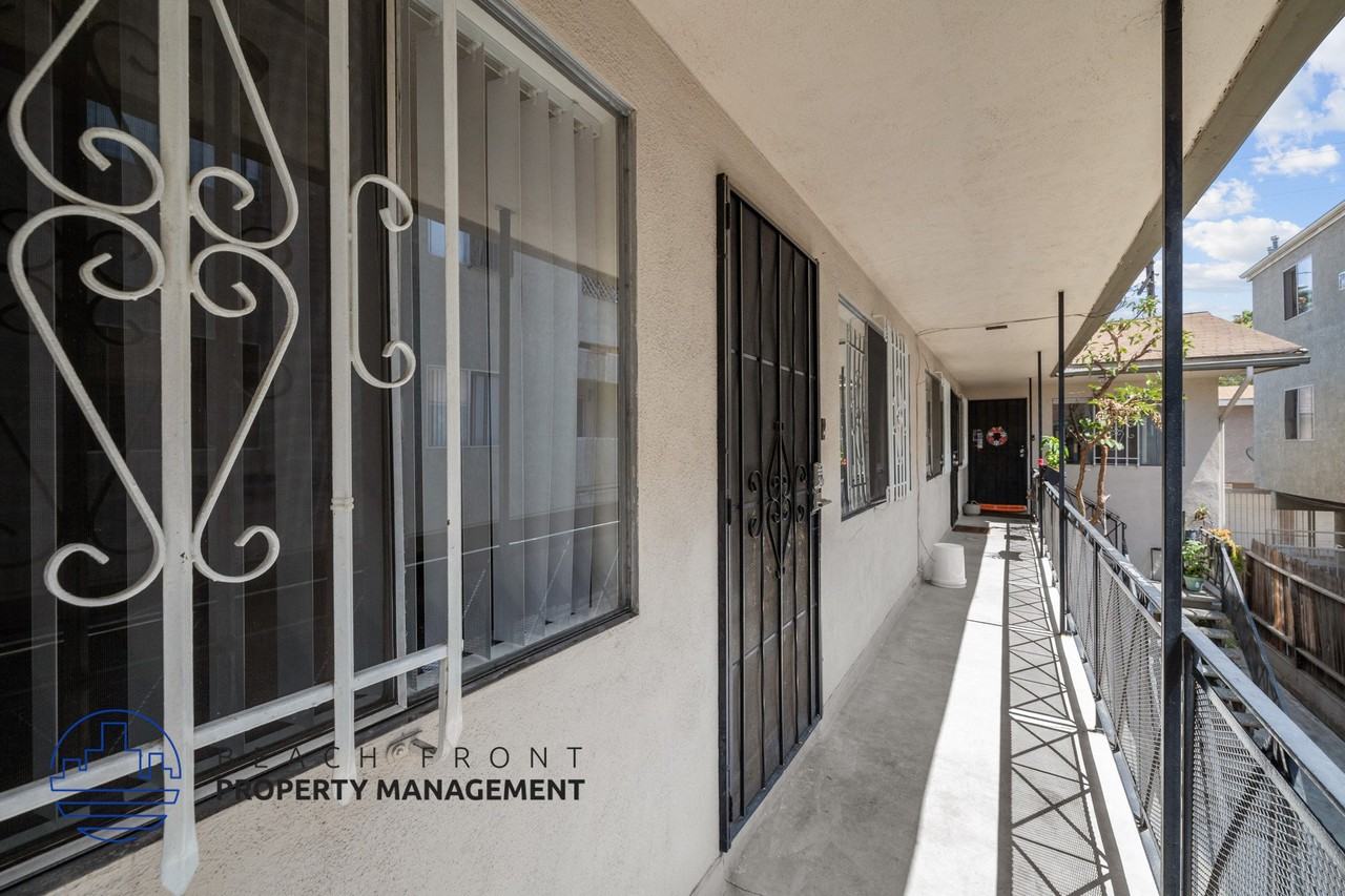 768 Gaviota Ave. - Photo 6 of 23