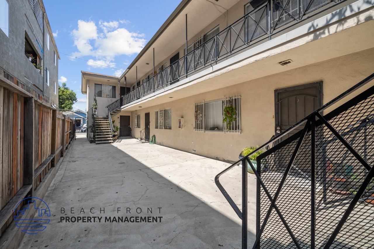 768 Gaviota Ave. - Photo 7 of 23