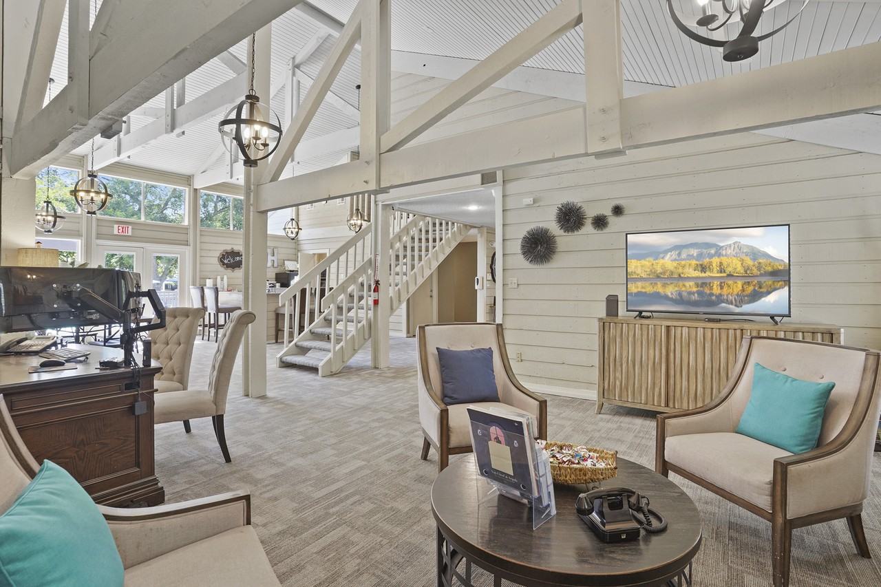 Country Hollow Apartments - Photo 4 of 17