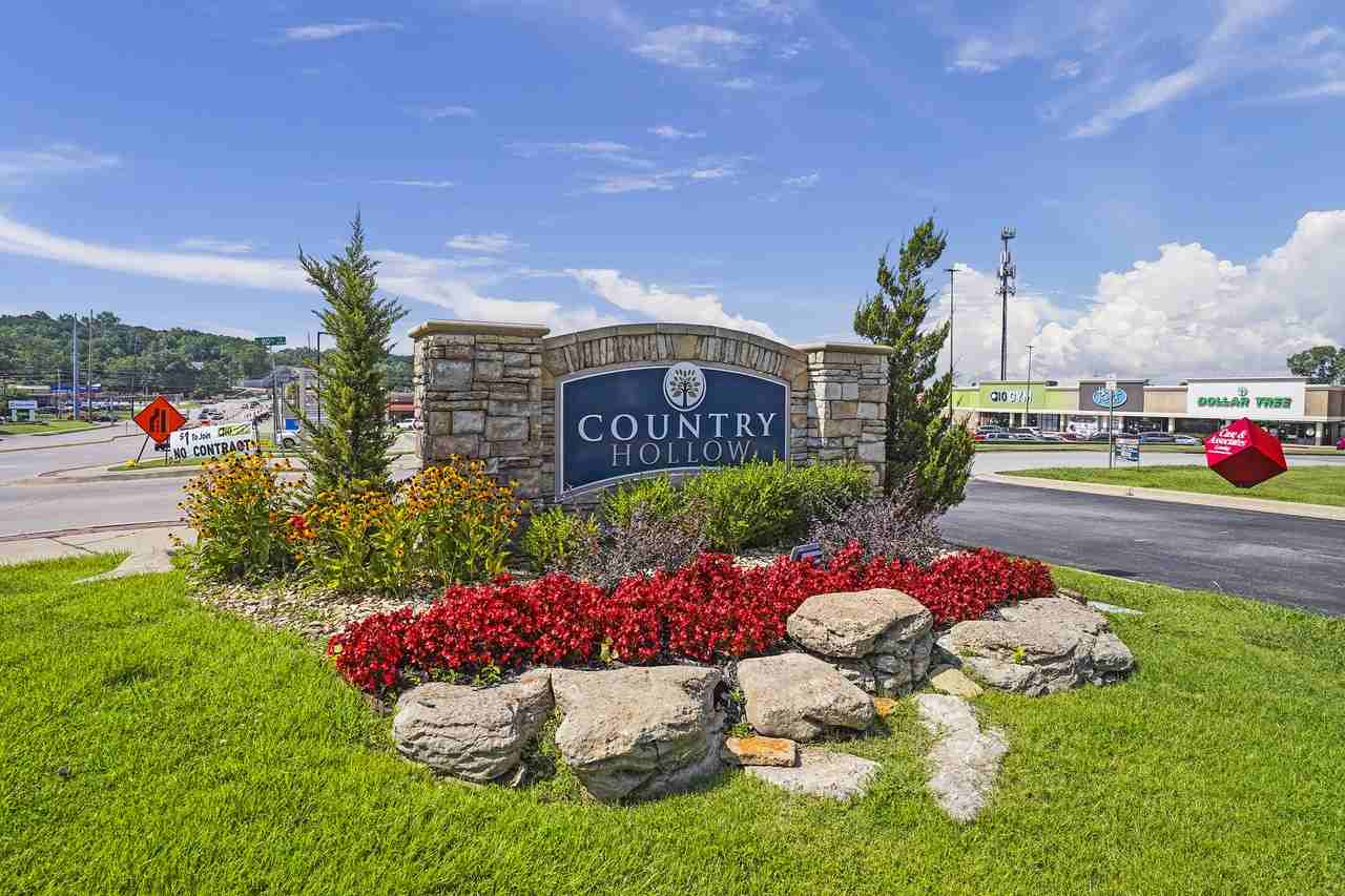 Country Hollow Apartments - Photo 5 of 17