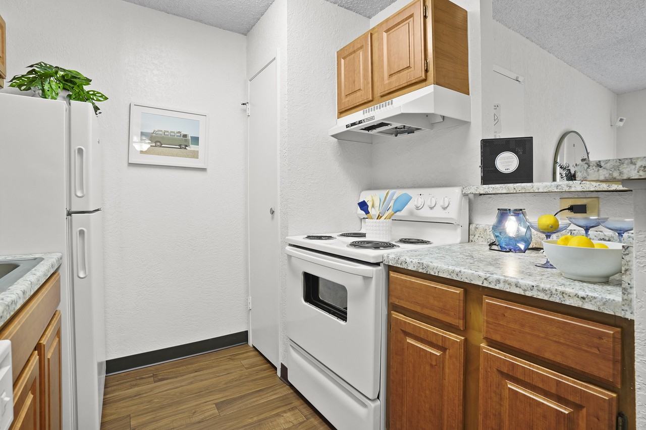 Country Hollow Apartments - Photo 6 of 17