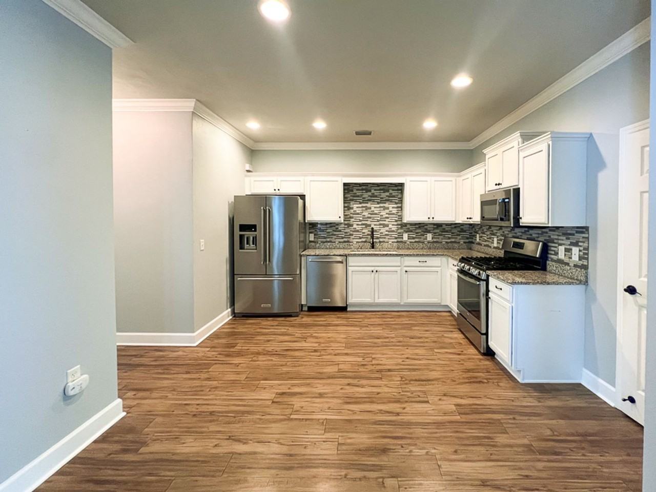 5105 Nw 22nd St - Photo 5 of 37