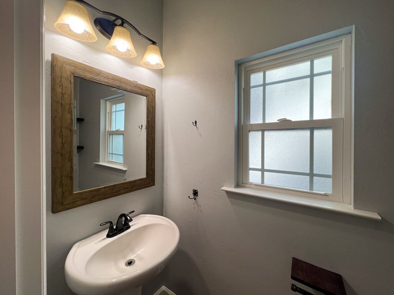 5105 Nw 22nd St - Photo 7 of 37