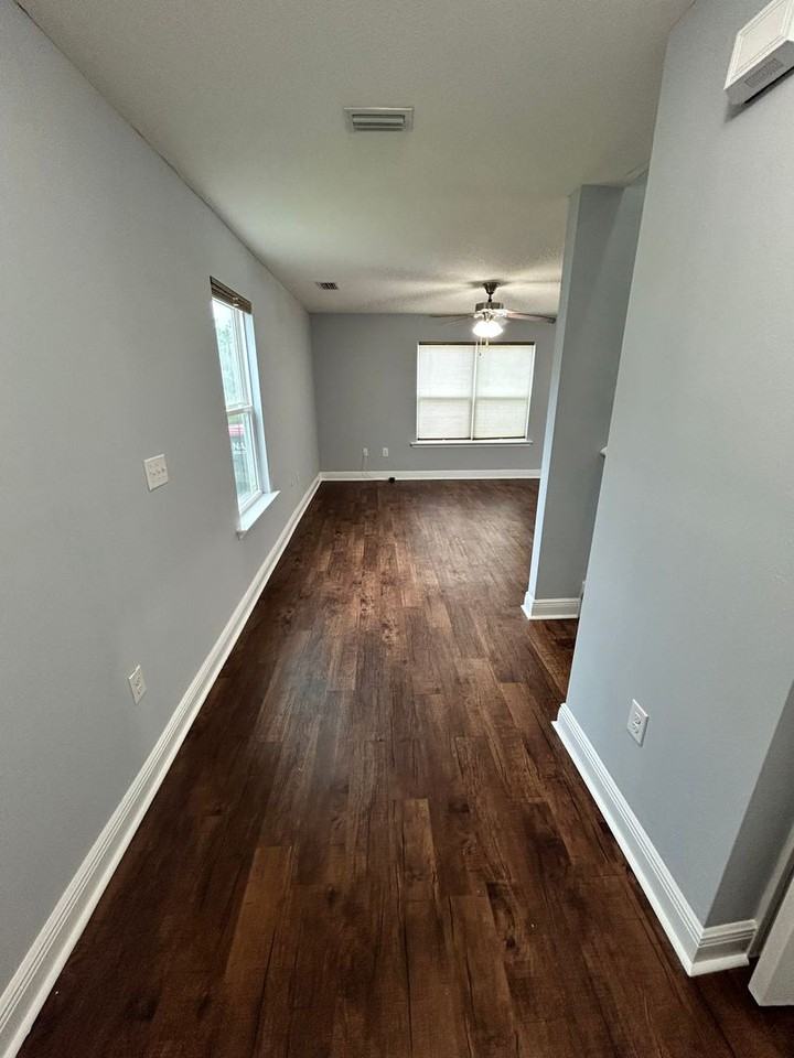 7152 Riverbrooke St - Photo 4 of 50