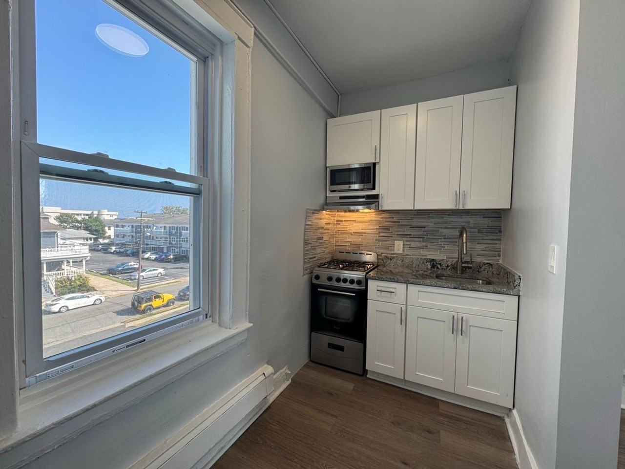 201 LaReine - Photo 4 of 20