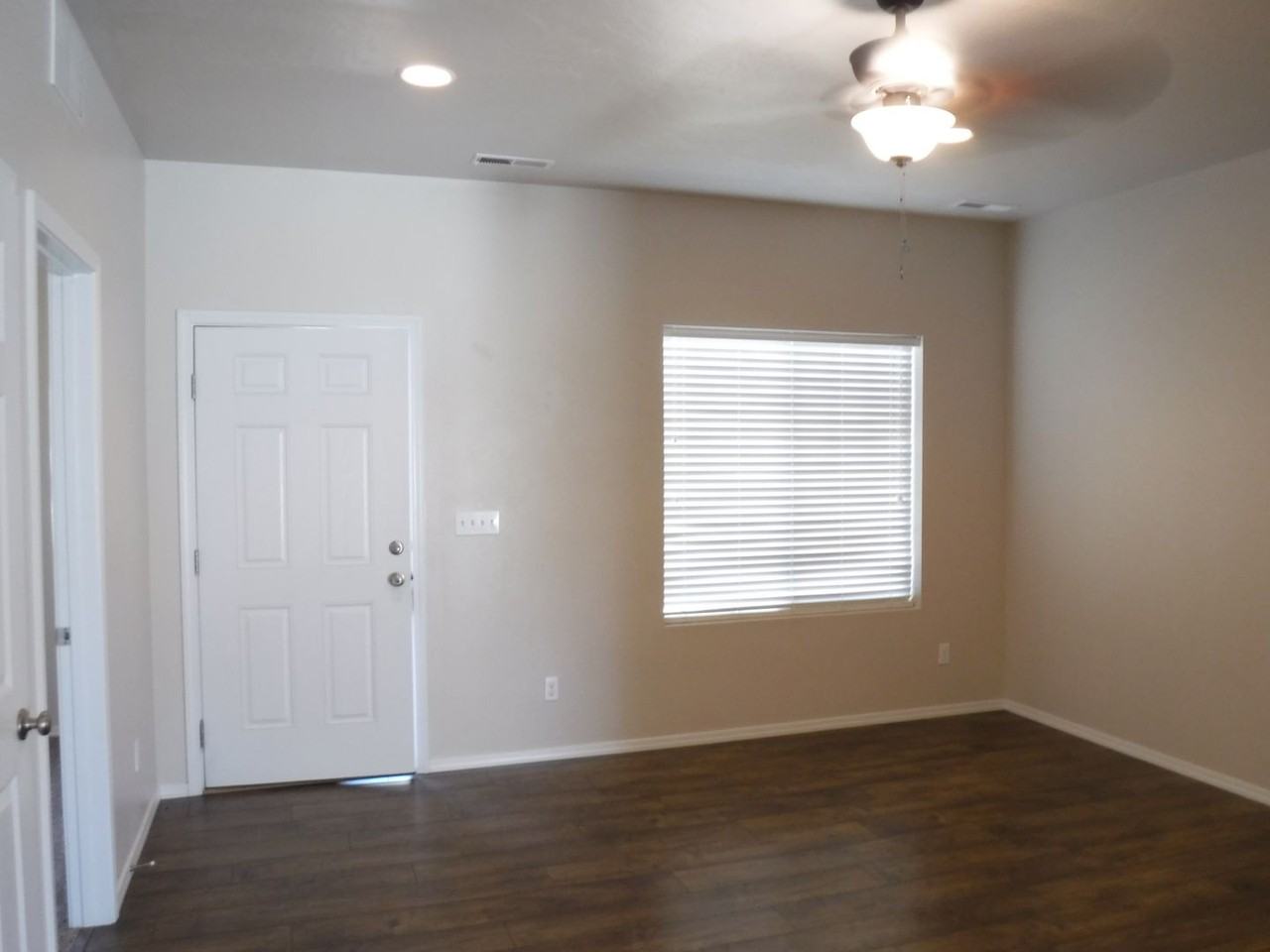 713 N Manship Ave - Photo 3 of 26