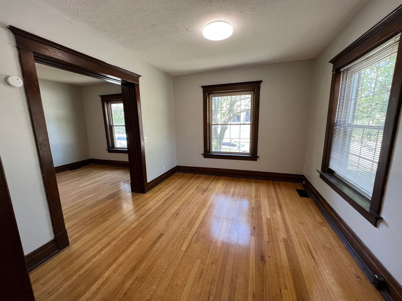 2917 Jackson St - Photo 4 of 26
