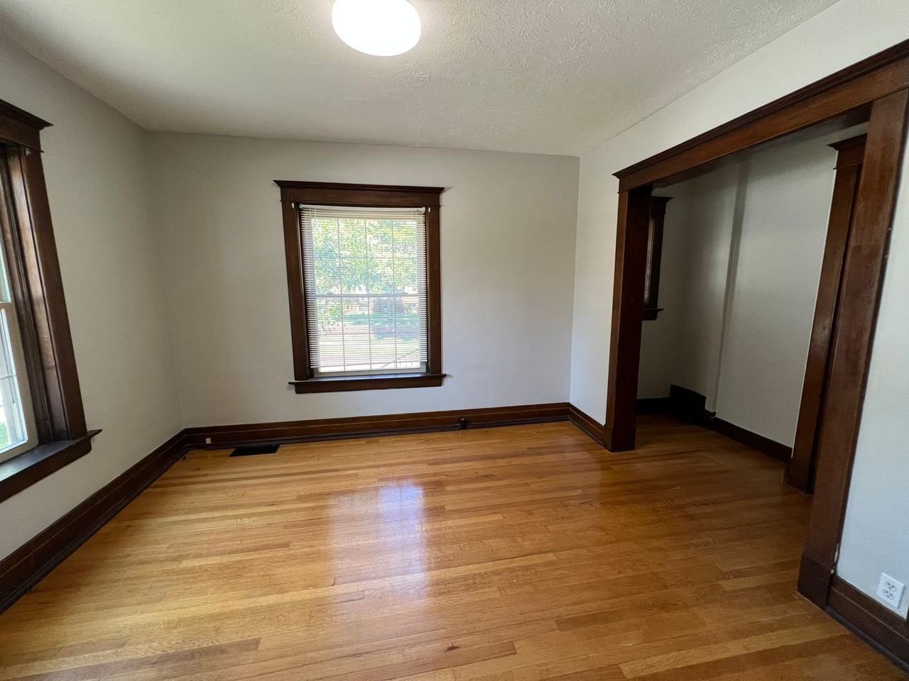 2917 Jackson St - Photo 5 of 26