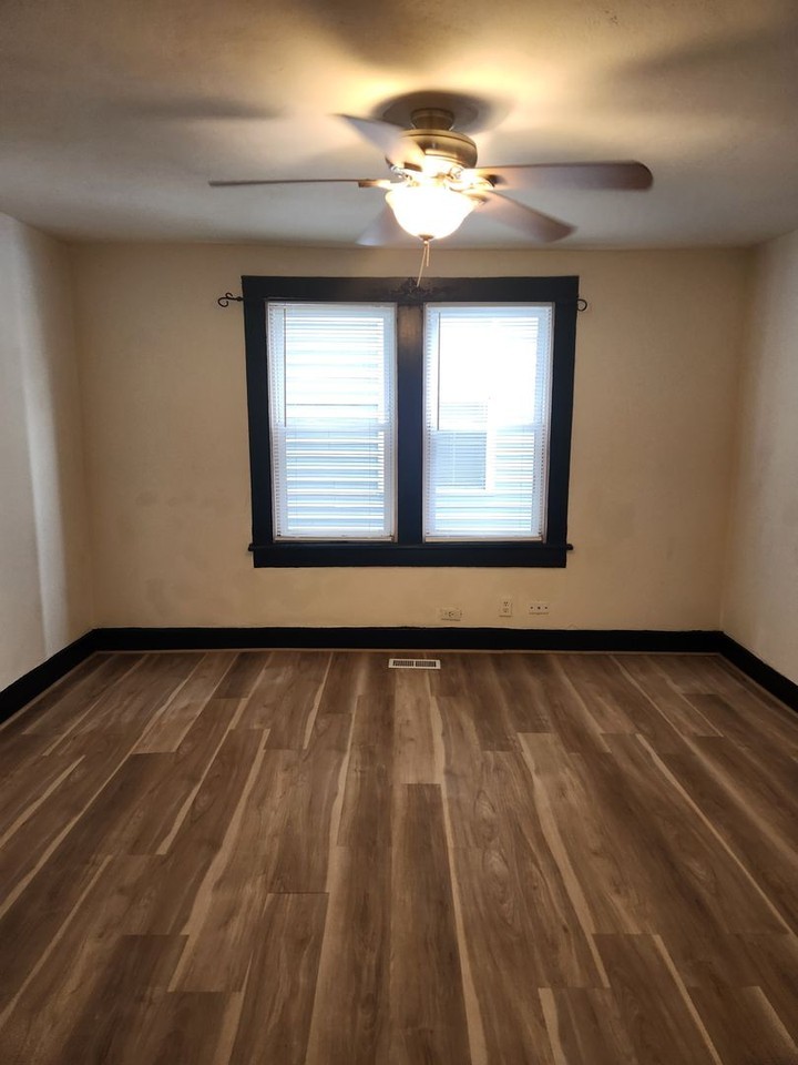 1519 W 42nd St - Photo 6 of 20
