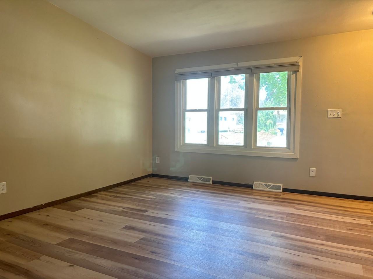 1235 Grove St - Photo 2 of 10