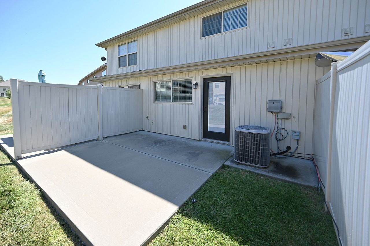 15476 Nw 124th Ter - Photo 7 of 32