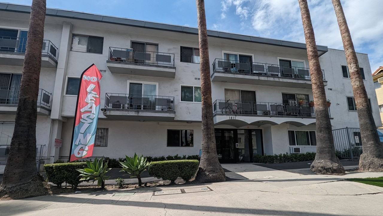 1811 Tamarind Apartments - Photo 5 of 17