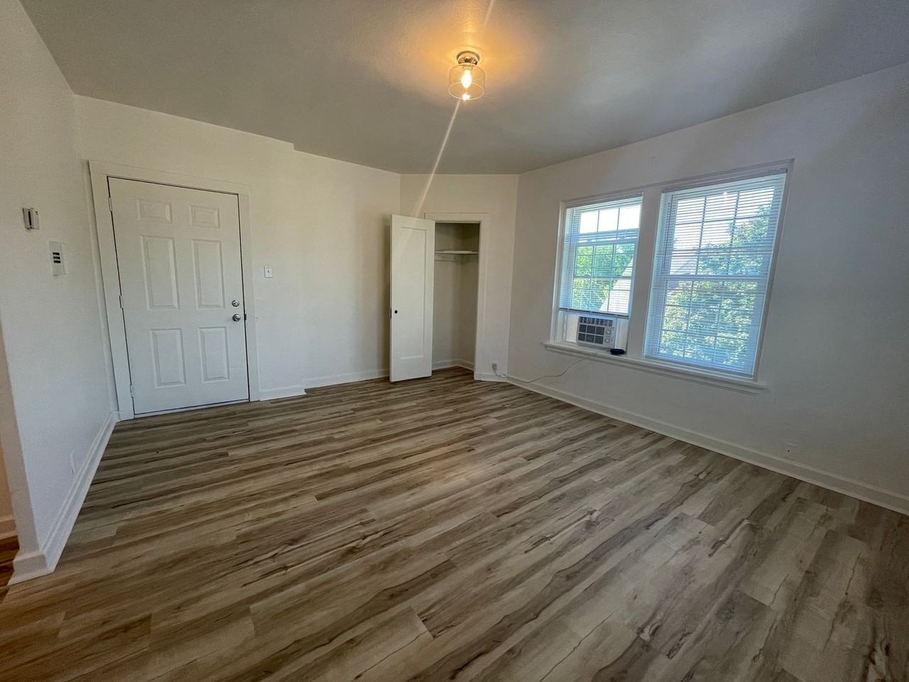 229 W Jackson Blvd #3A - Photo 2 of 9