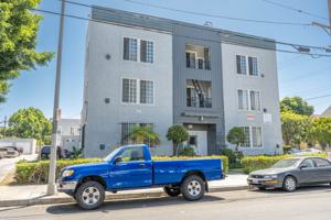 featured image of 1142 W 17th St