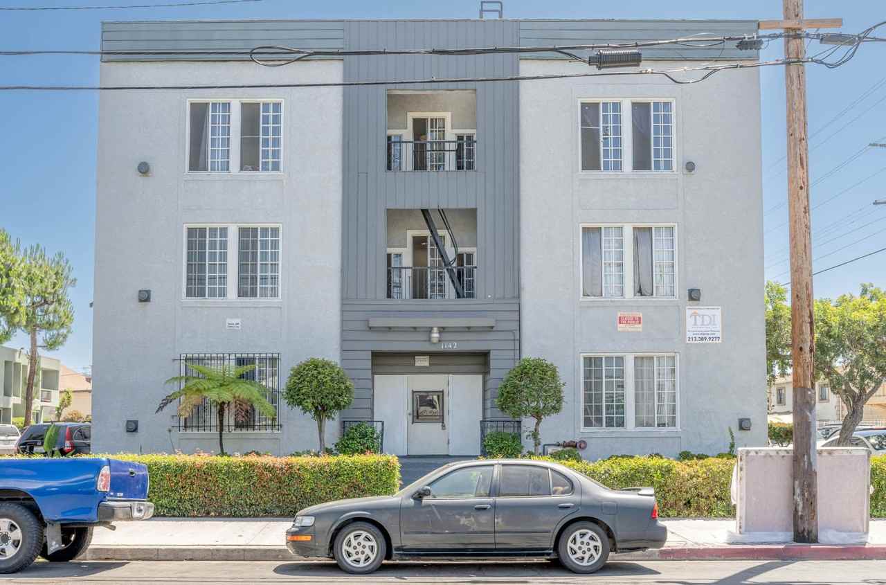 1142 West 17th Street - Photo 2 of 3