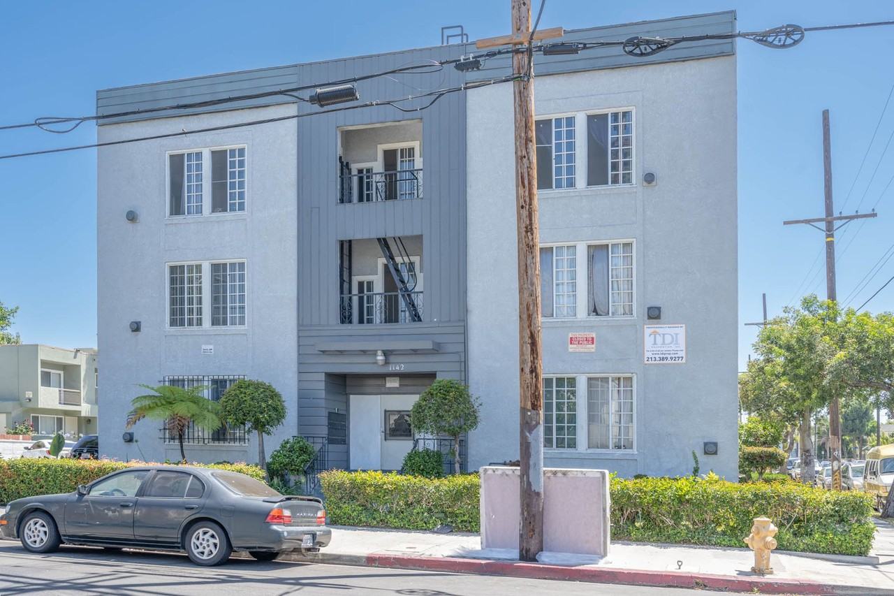 1142 West 17th Street - Photo 3 of 3