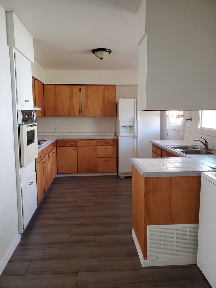 1928 9TH AVE #1 & #2 - Photo 2 of 10