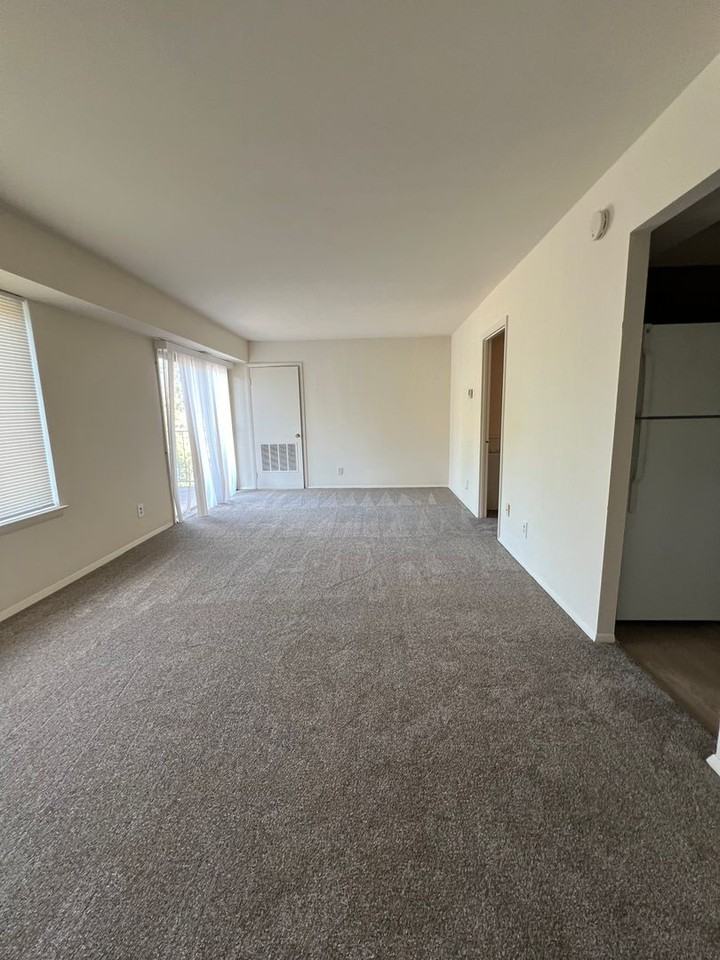 125B Clubhouse Dr Sw - Photo 2 of 7