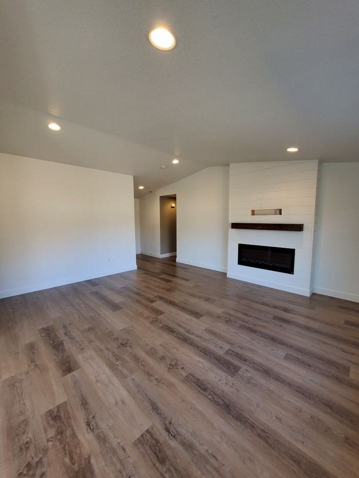 2445 Mountain River Dr - Photo 6 of 19