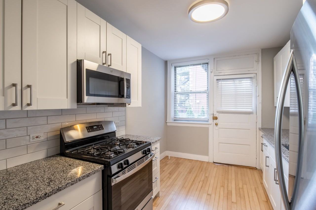2317-2325 W. Chase Avenue - Photo 2 of 11