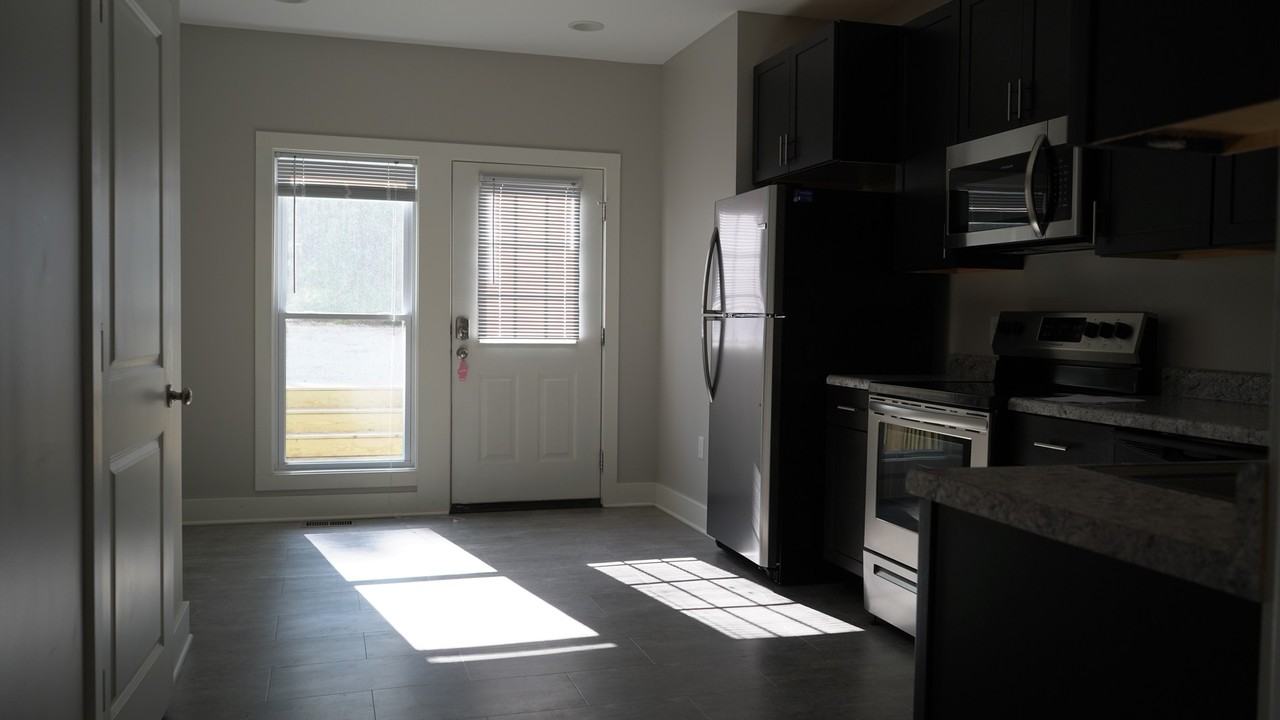 613 N Lincoln St - Photo 7 of 30
