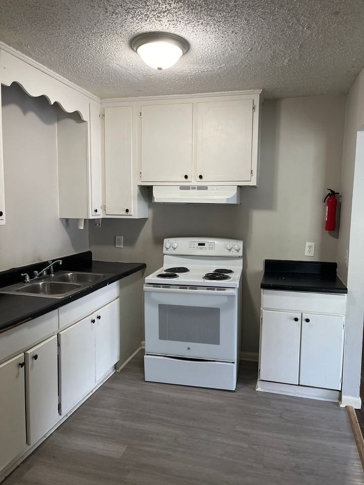 3284 Hinkle Dr - Photo 2 of 11