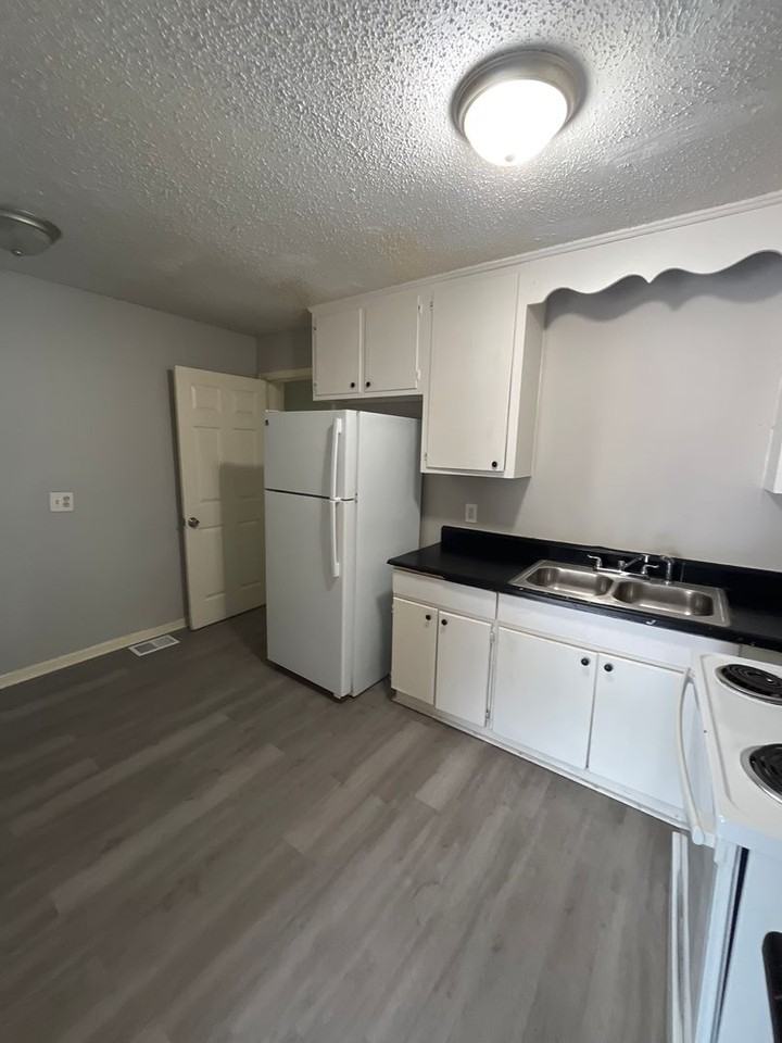 3284 Hinkle Dr - Photo 3 of 11