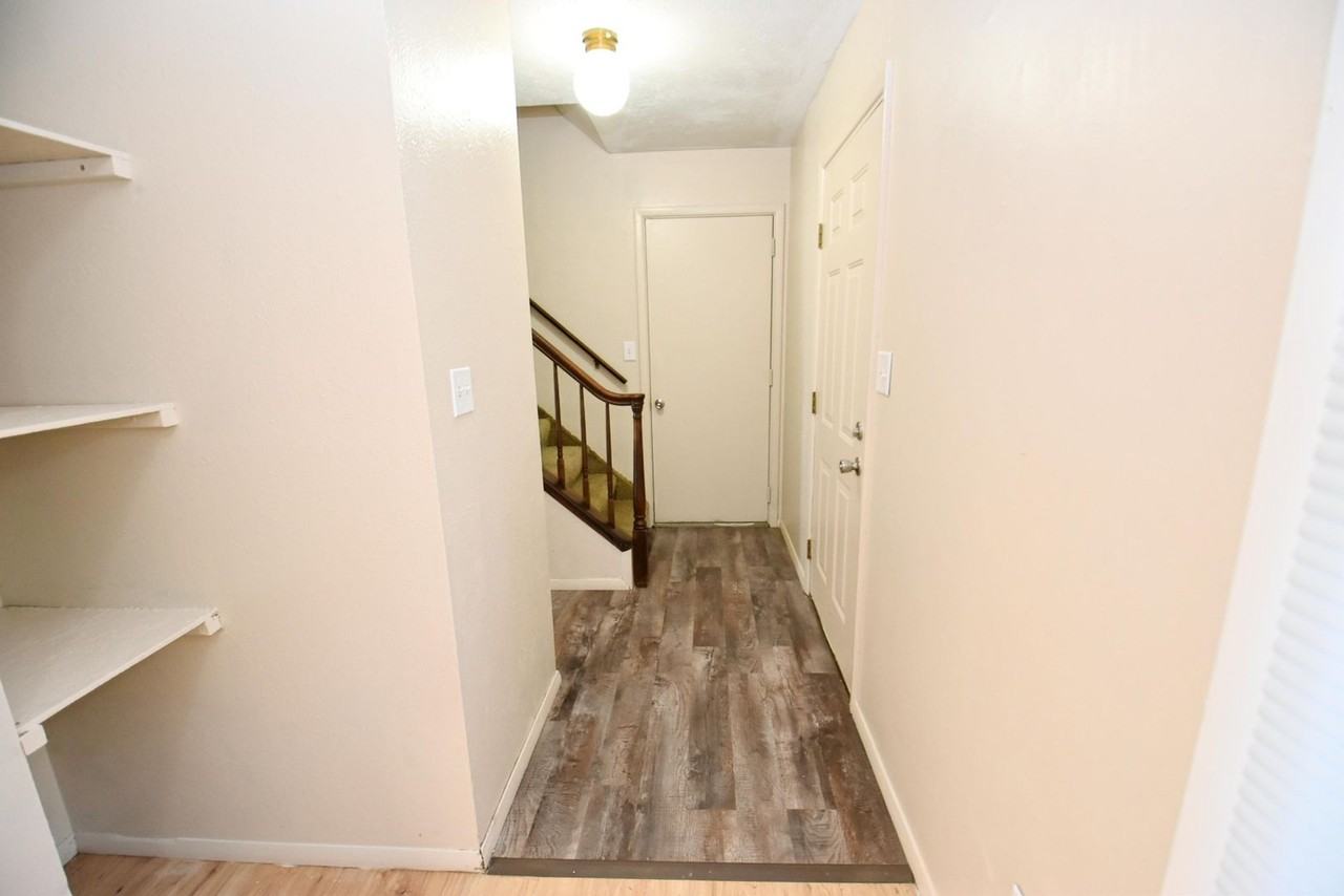 5014 Lindenwood Drive - Photo 4 of 17