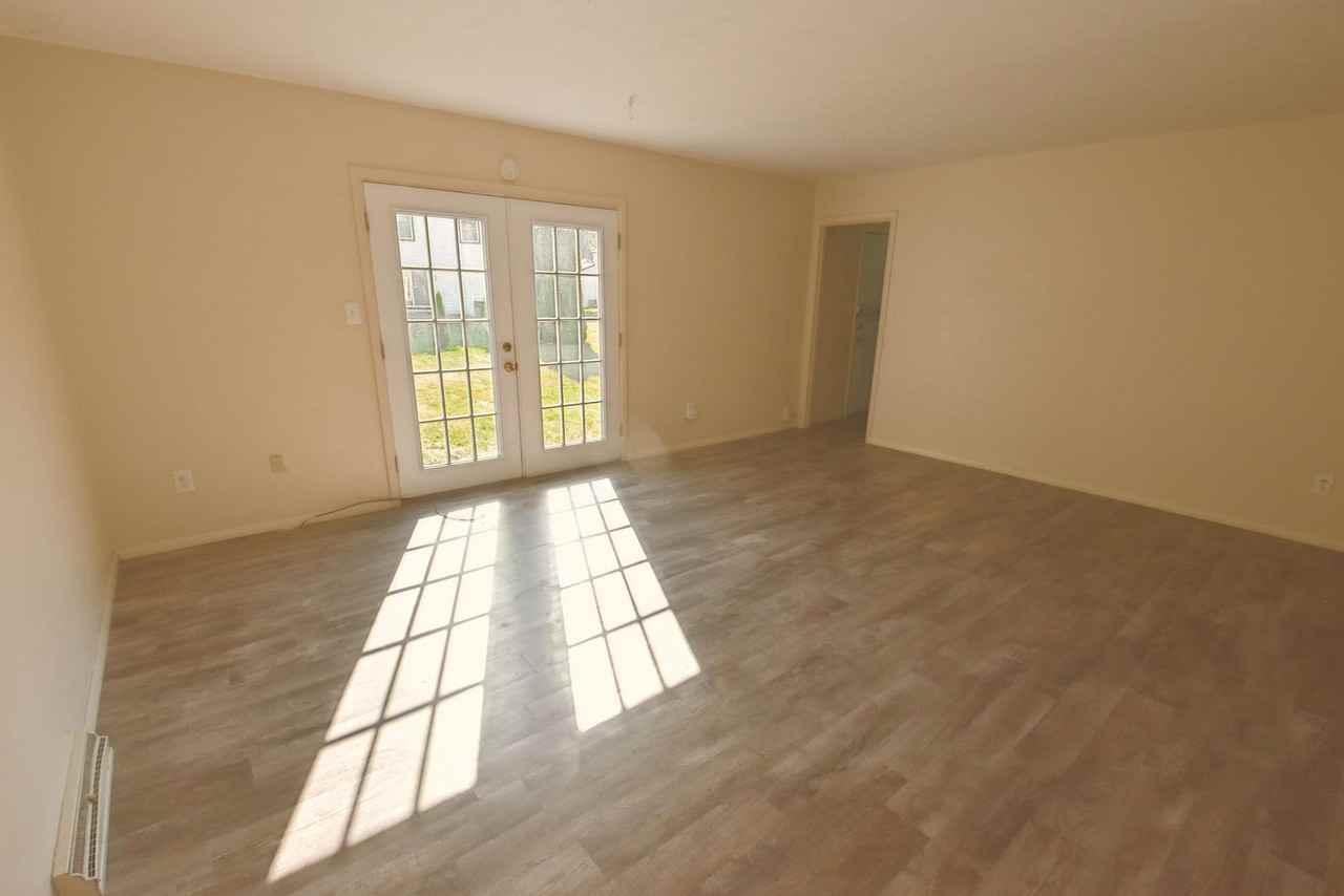 5014 Lindenwood Drive - Photo 5 of 17