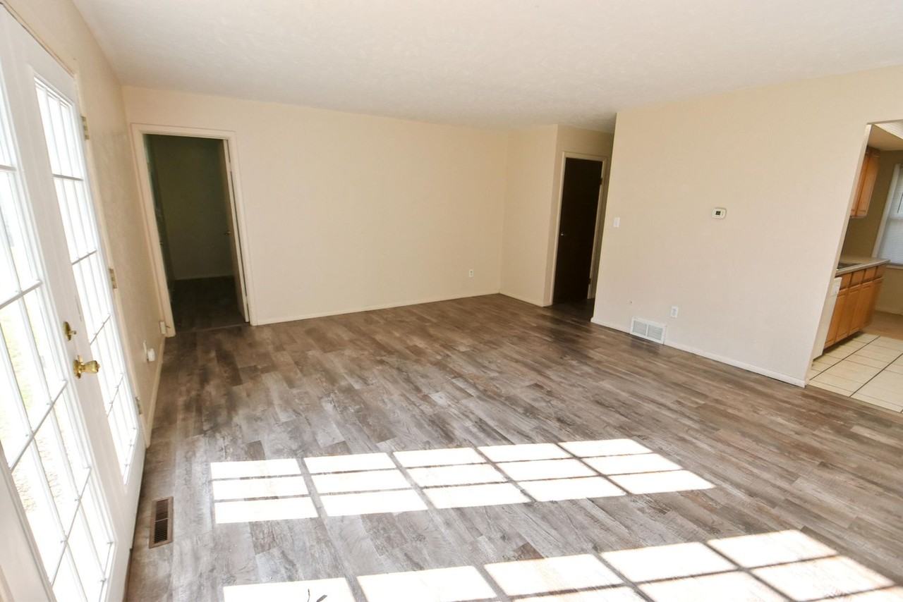 5014 Lindenwood Drive - Photo 6 of 17