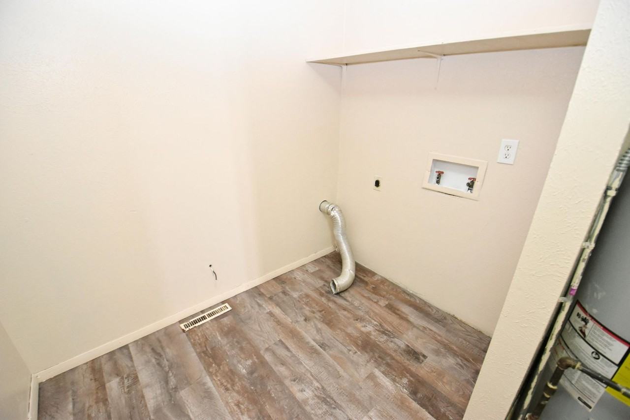 5014 Lindenwood Drive - Photo 7 of 17