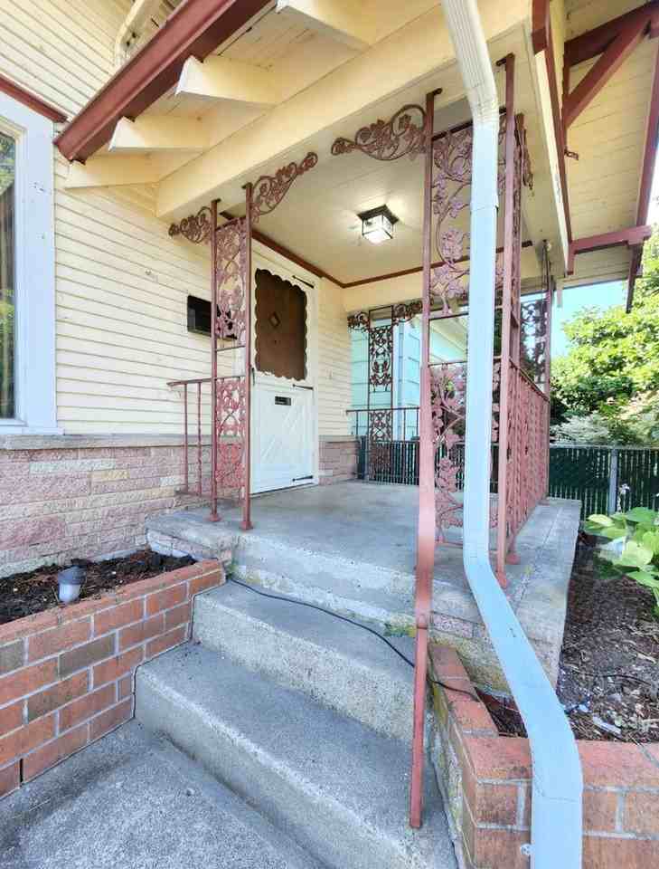 2132 Lombard Ave - Photo 2 of 19