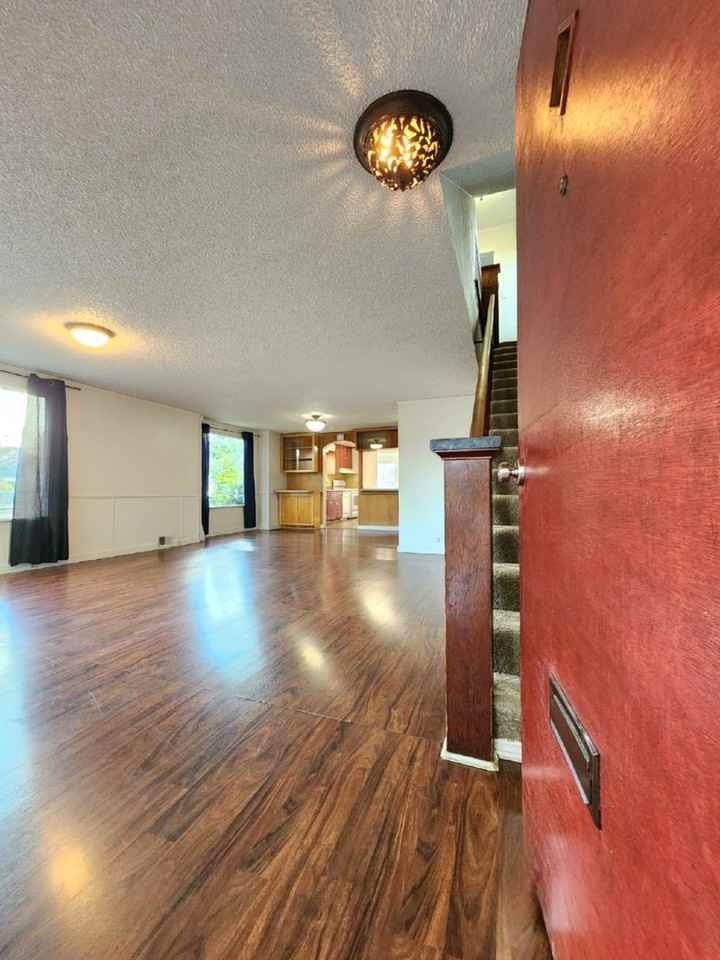 2132 Lombard Ave - Photo 3 of 19