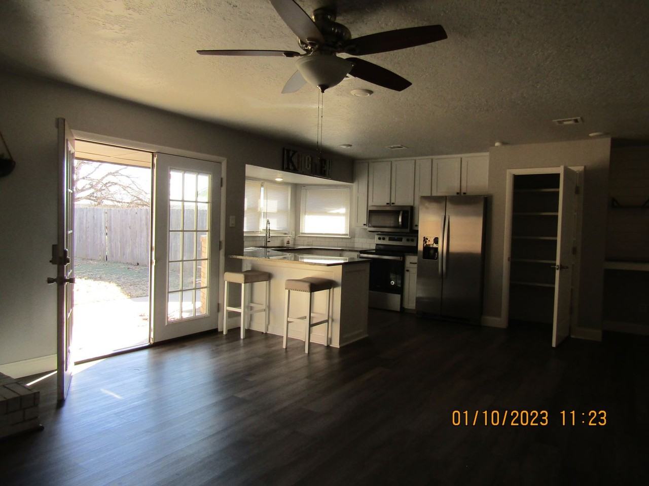 207 Ne 46th St - Photo 2 of 39
