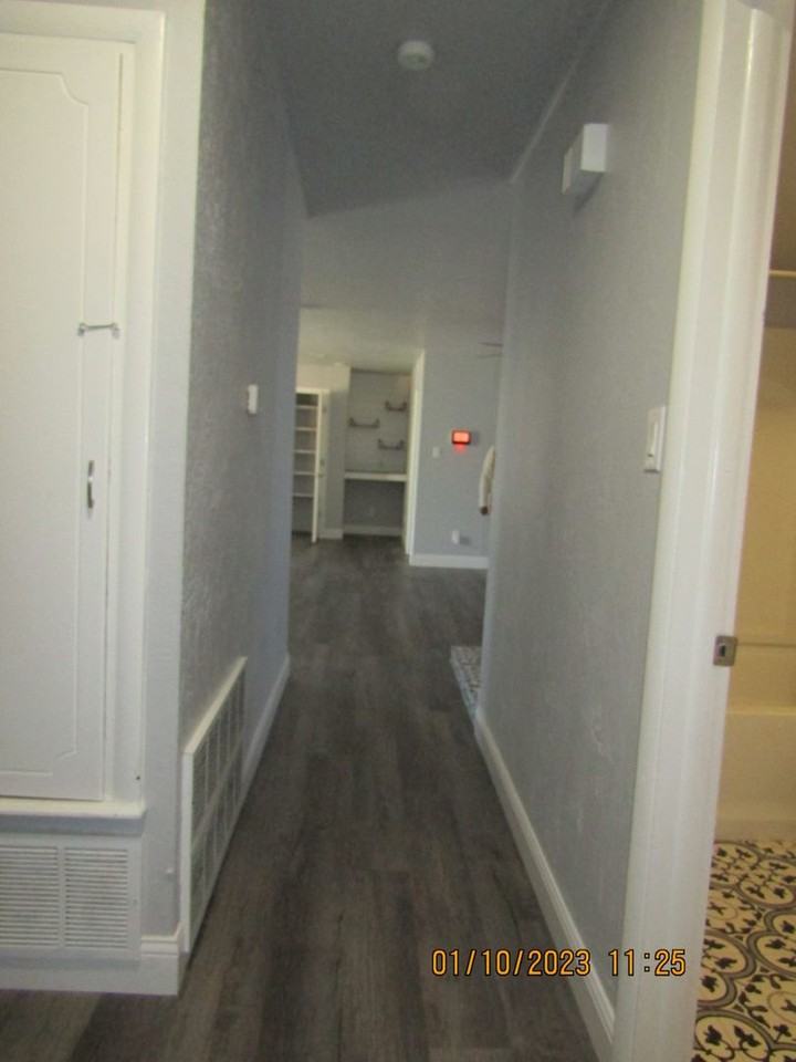 207 Ne 46th St - Photo 7 of 39