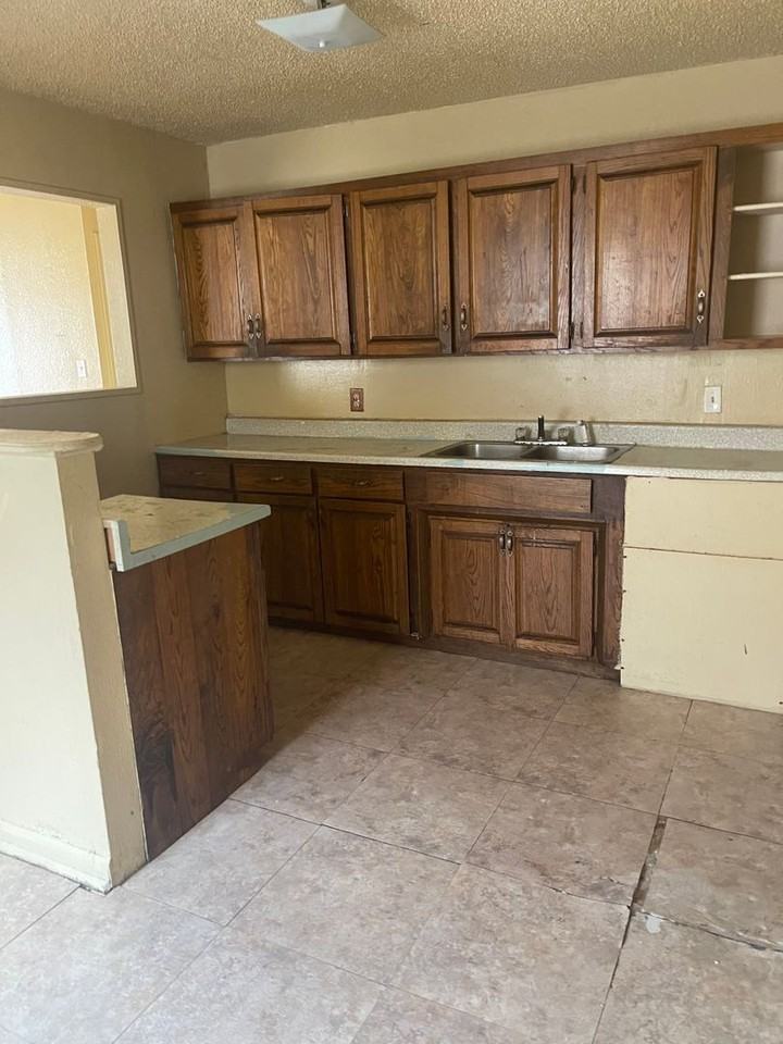 2931 Amherst St - Photo 2 of 6