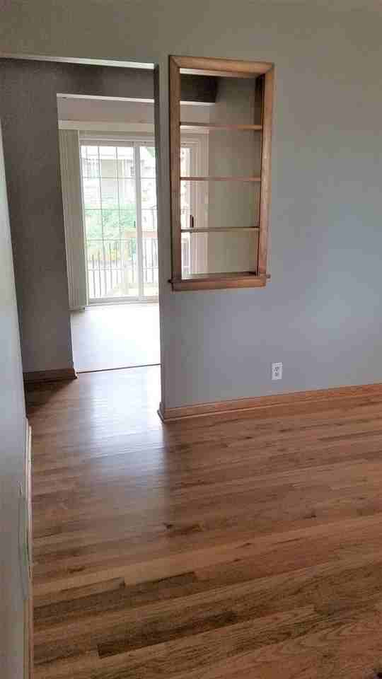 6226 Oak St - Photo 4 of 14