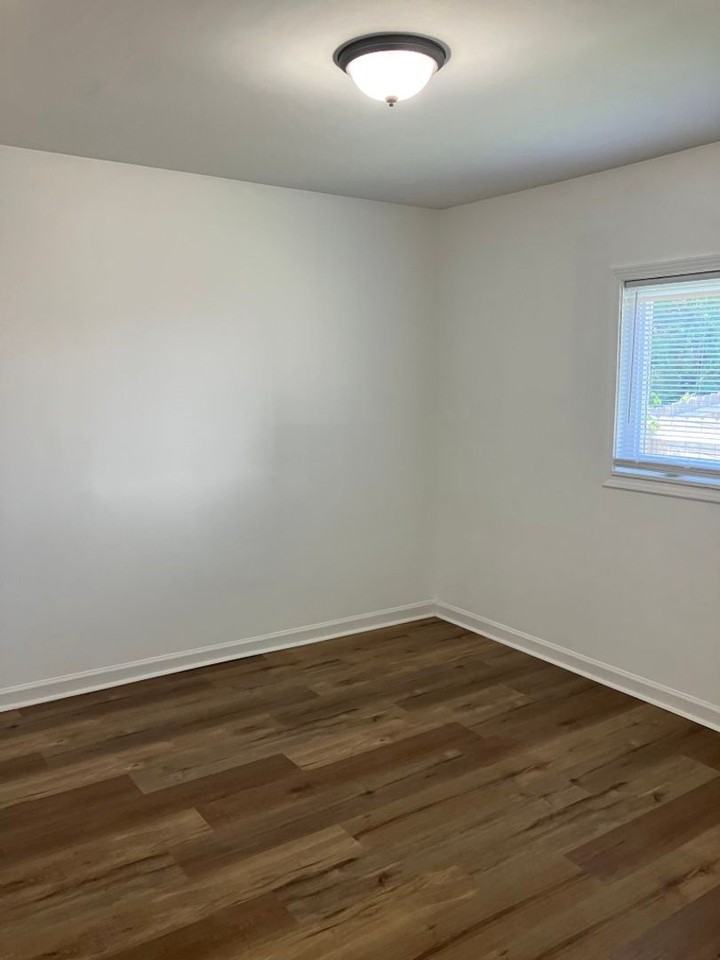 629 21st Ave N - Photo 3 of 7