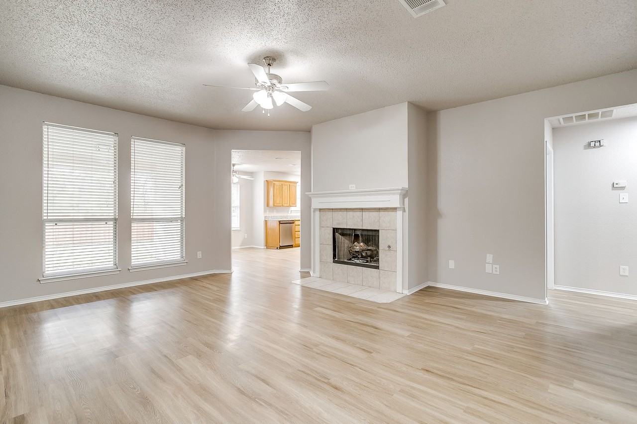 104 Willow St - Photo 3 of 17