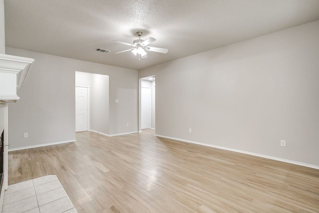 104 Willow St - Photo 4 of 17