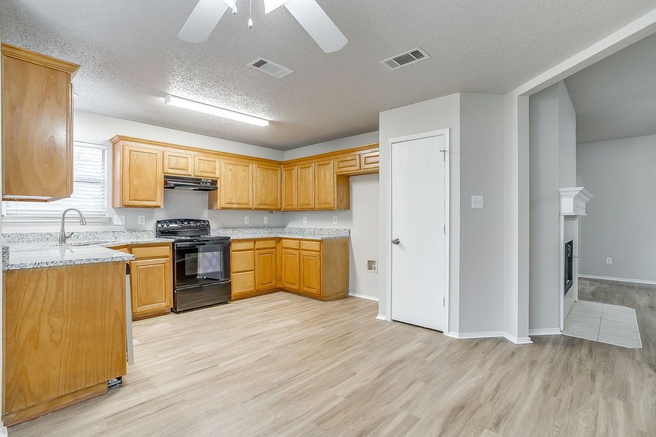104 Willow St - Photo 6 of 17