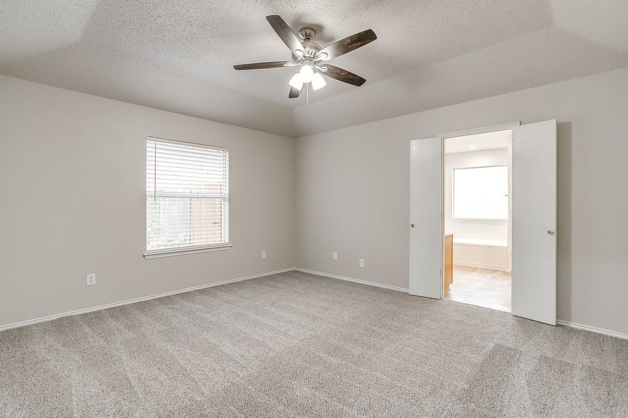 104 Willow St - Photo 7 of 17
